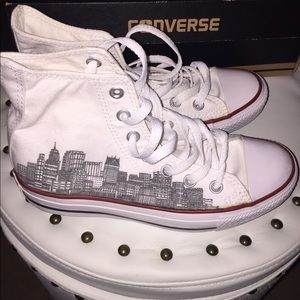 Converse High top Sneakers 🌟🌟🌟🌟never worn